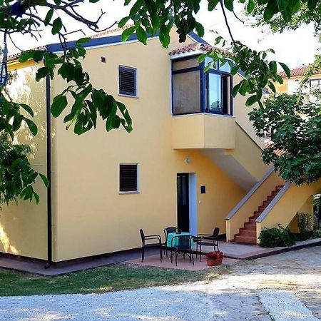 Vesna Apartment プーラ エクステリア 写真