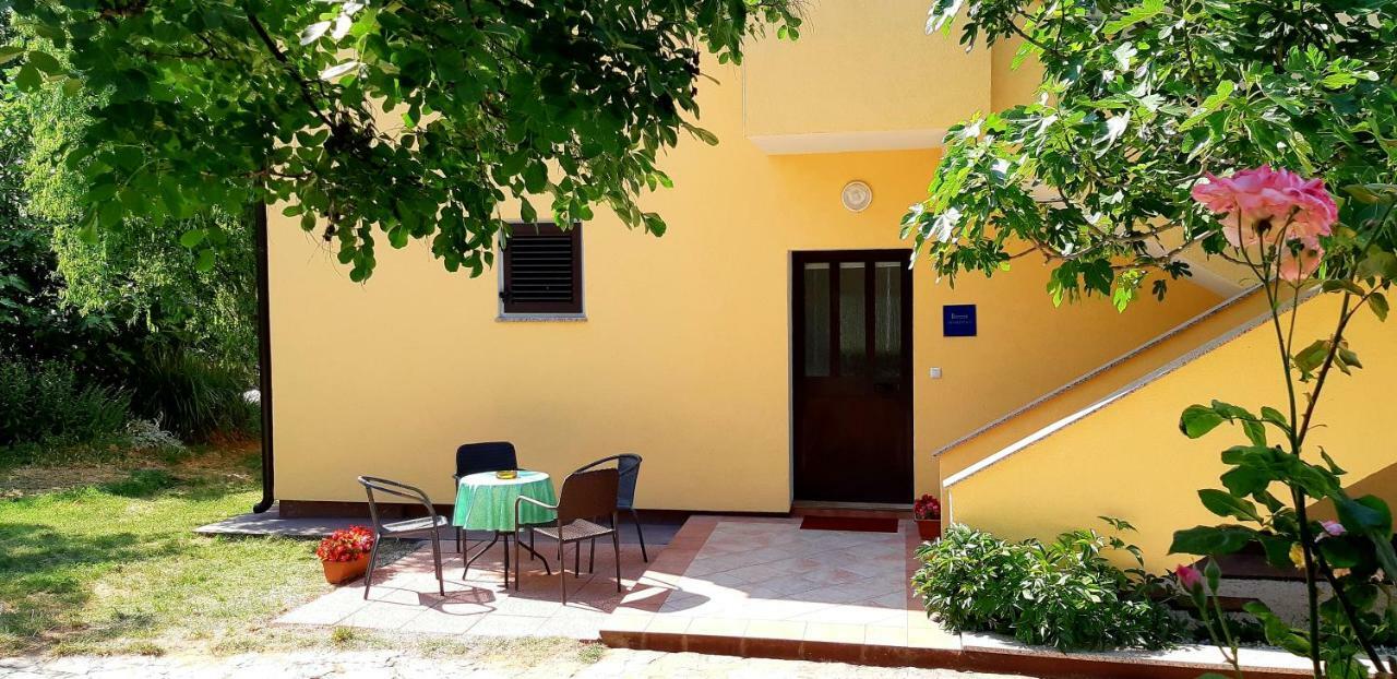 Vesna Apartment プーラ エクステリア 写真