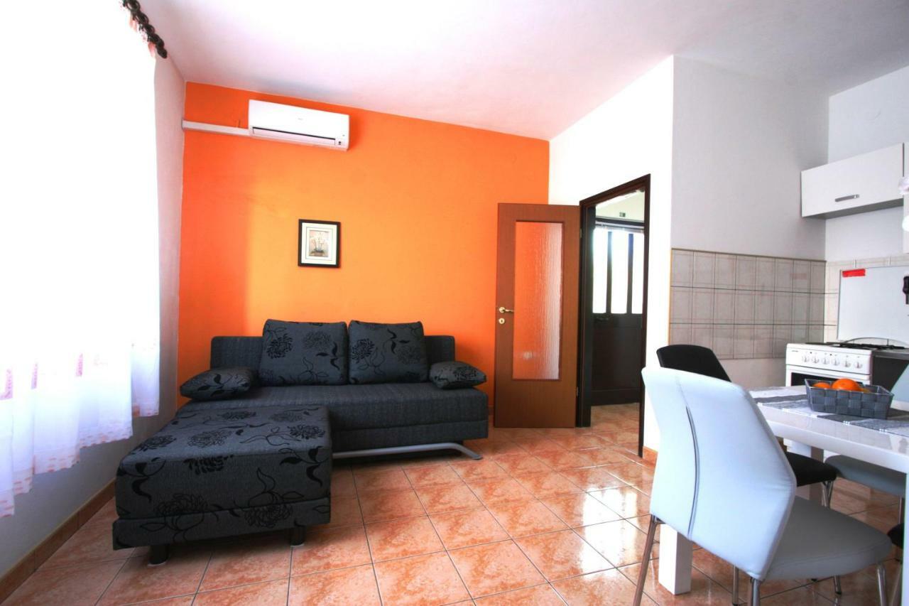 Vesna Apartment プーラ エクステリア 写真